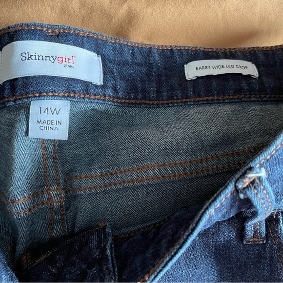 NWOT Women’s SkinnyGirl ‘BARRY WIDE LEG CROP’ - Dark Blue Shorts Bermuda Jeans - Picture 4 of 9